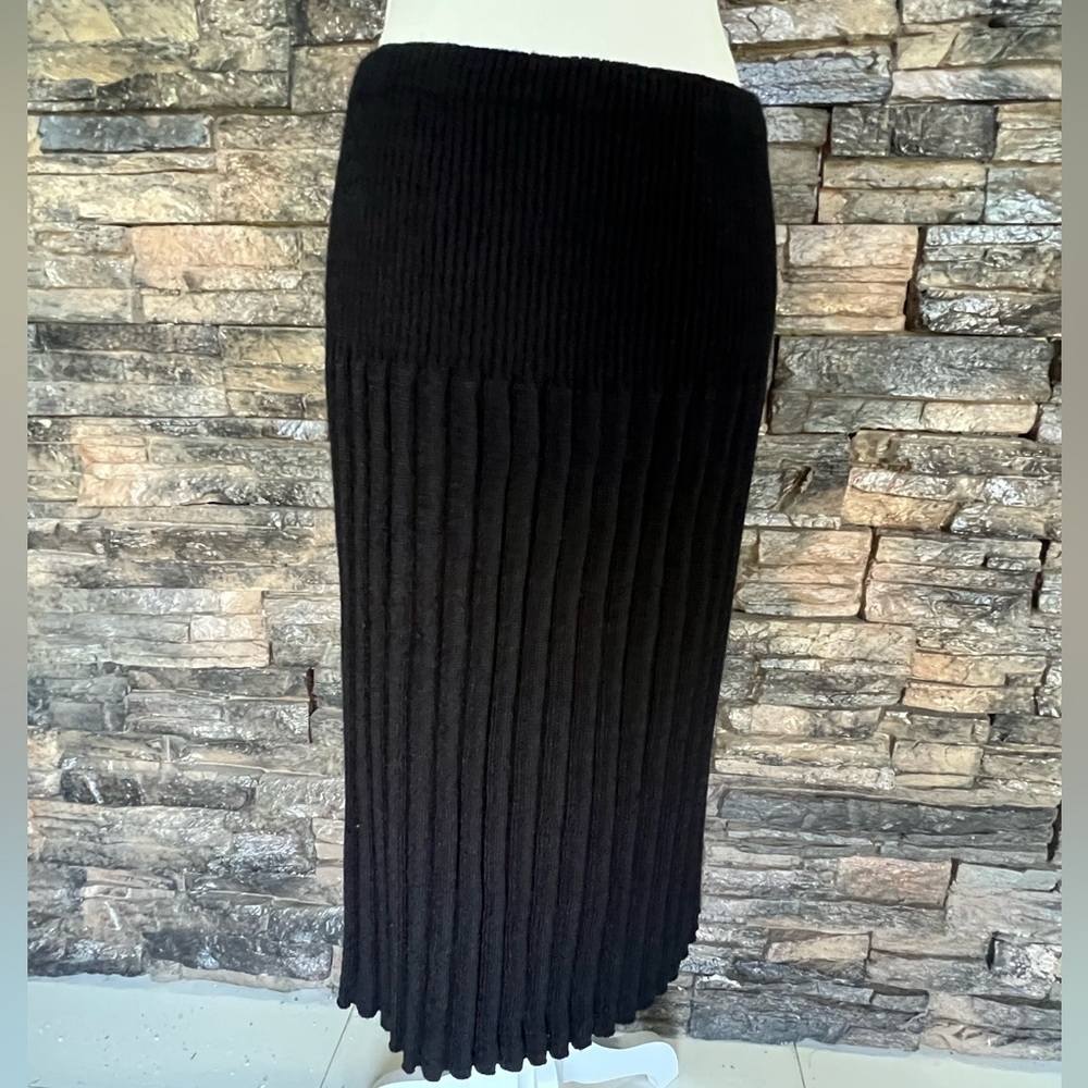 Elegant Black Pleated Skirt
